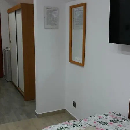 Quarto em Acomodações Particulares Goscinne Bemar