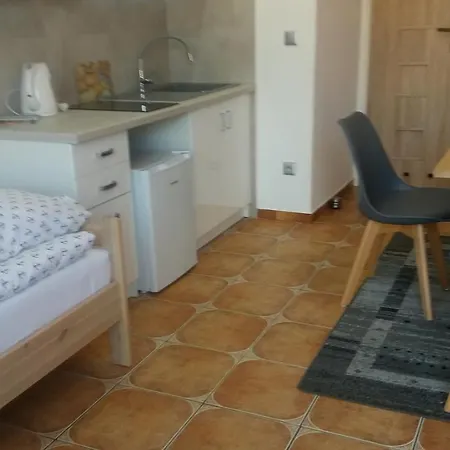 Goscinne Bemar ヤスタルニャ