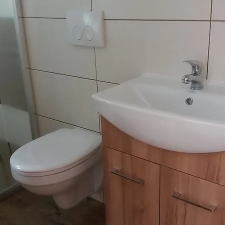 Quarto em Acomodações Particulares Goscinne Bemar *