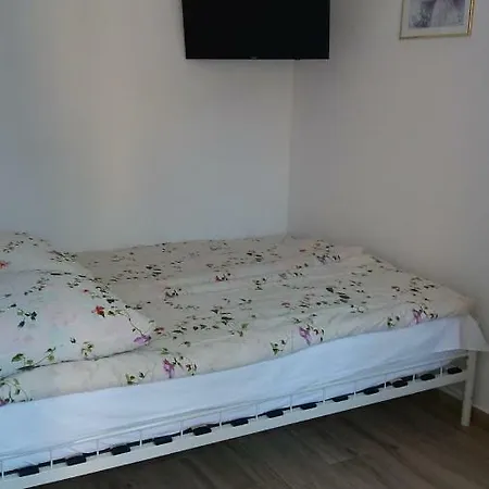 Quarto em Acomodações Particulares Goscinne Bemar *