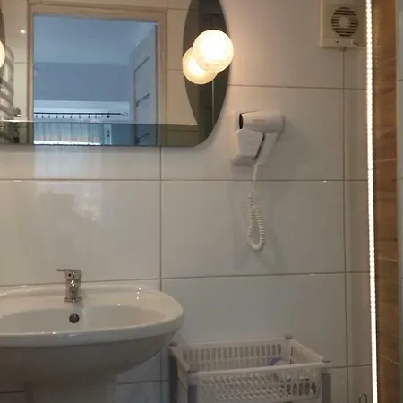 Quarto em Acomodações Particulares Goscinne Bemar *